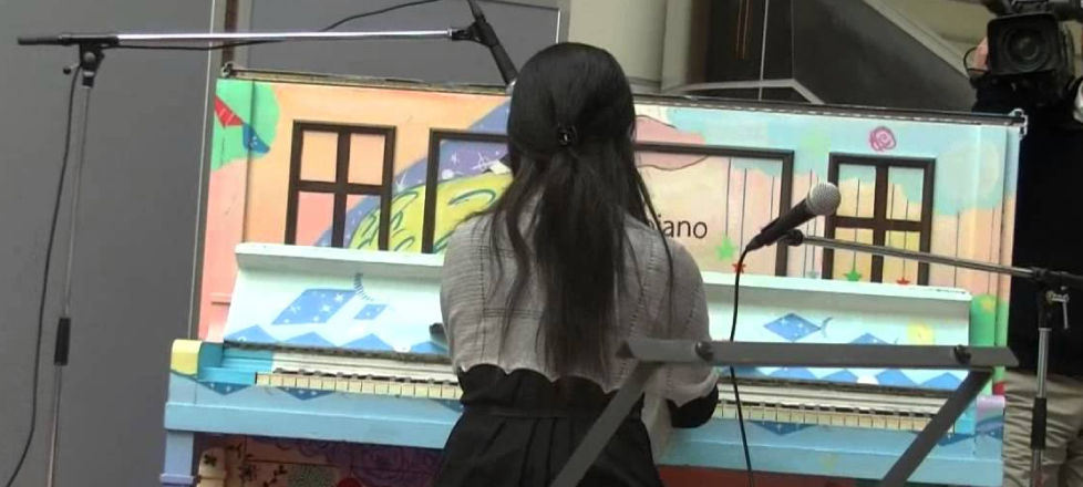 朝日新聞　「3.11 ストリートピアノでつなぐ祈りのハーモニー」